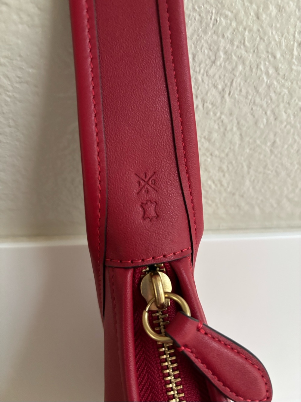 Coach Curve Zip Glovetanned Leather Shoulder Bag with NWT - Picture 5 of 10